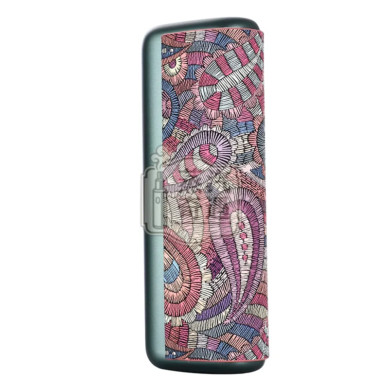 IQOS ILUMA PRIME腰果花紋PU皮革保護套 紫色款裝機特寫