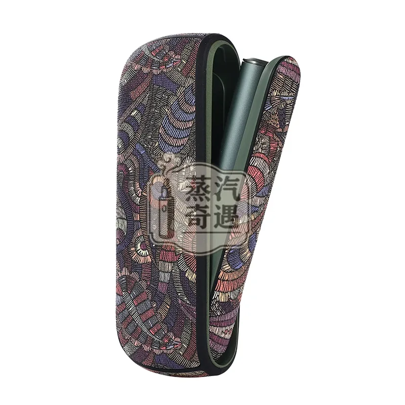 IQOS ILUMA 腰果花紋PU皮革保護套紫色款特寫圖